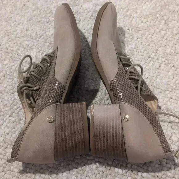 Gloria Vanderbilt Tan Lace Up Boots - Picture 4 of 7